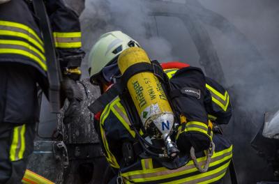 Korb: Mehrere Pkw brannten auf Waldparkplatz